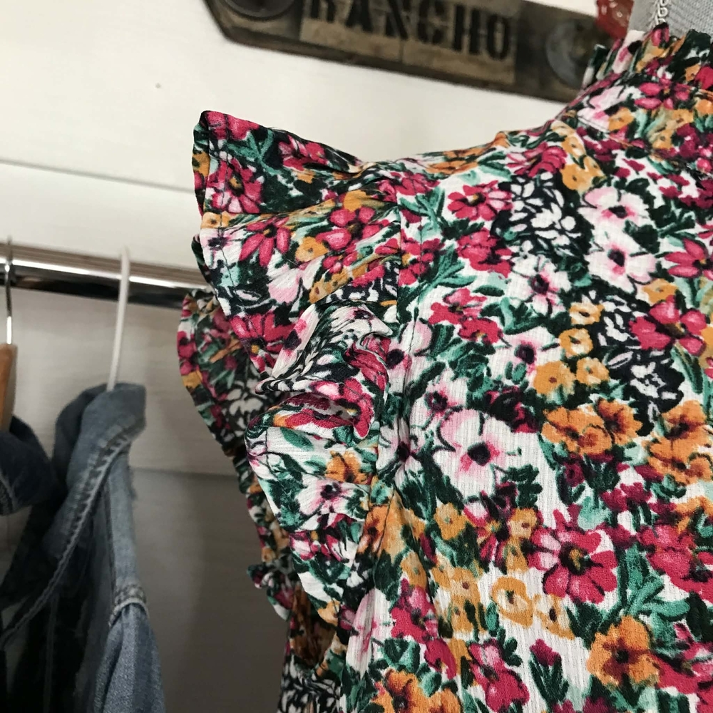 Voy Floral Themed Short Sleeve Mock Neck Blouse Womens Size Small - Picture 5 of 7